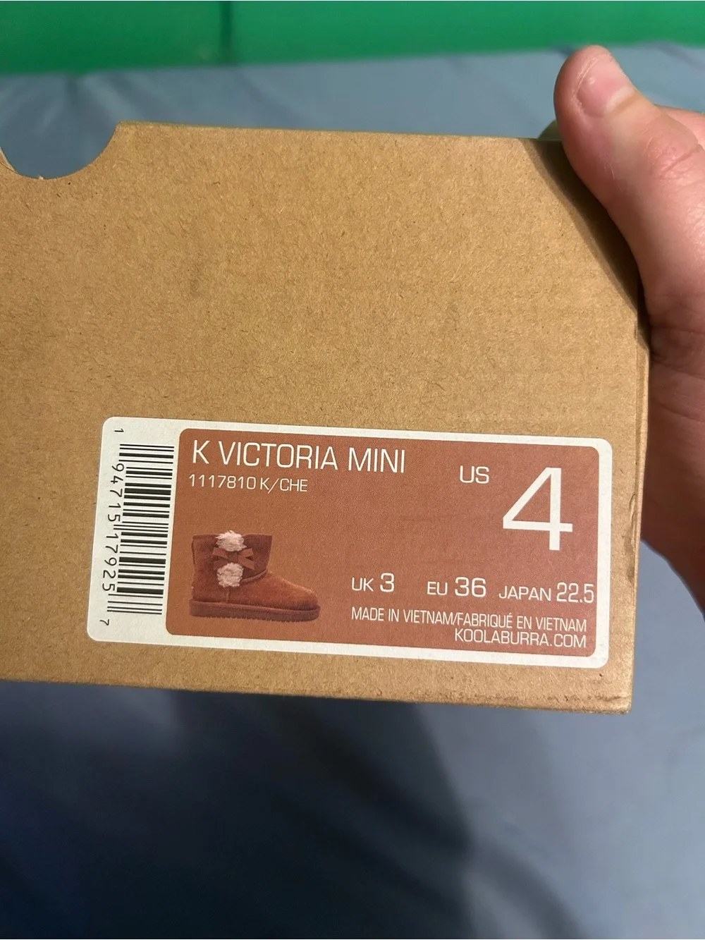 Girls size 4 Koolaburra UGG Chestnut suede mini Victoria boots